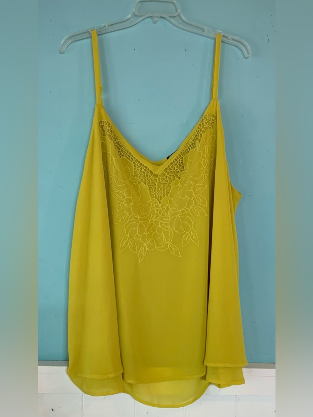 Torrid ladies plus size 6 spaghetti strap top in a light mustard yellow.